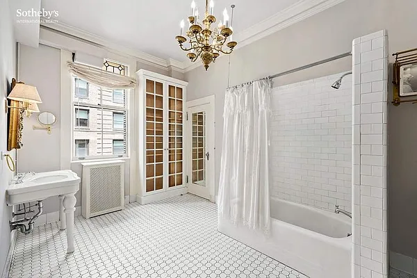 Sold by Sotheby's International Realty | media 25