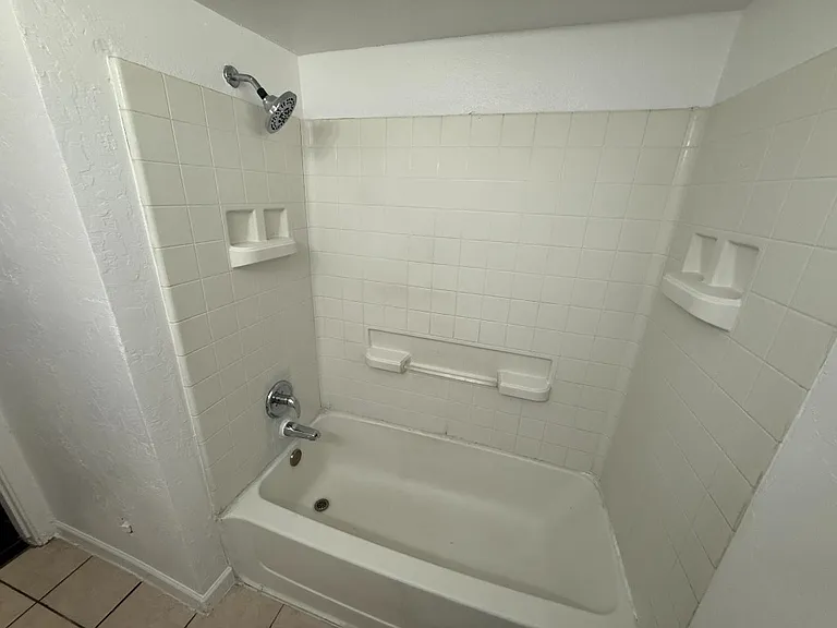 2921 W Moreland St — Photo 12