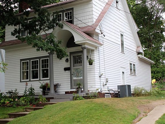 3rd image of 1844 Cornelius Ave SE