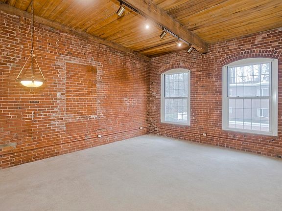 5th image of 124 College St APT 20
