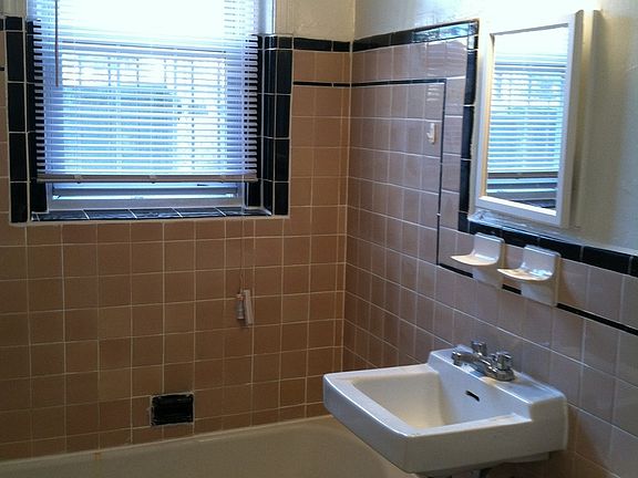 3rd image of 3521 Hertford Pl NW APT 1