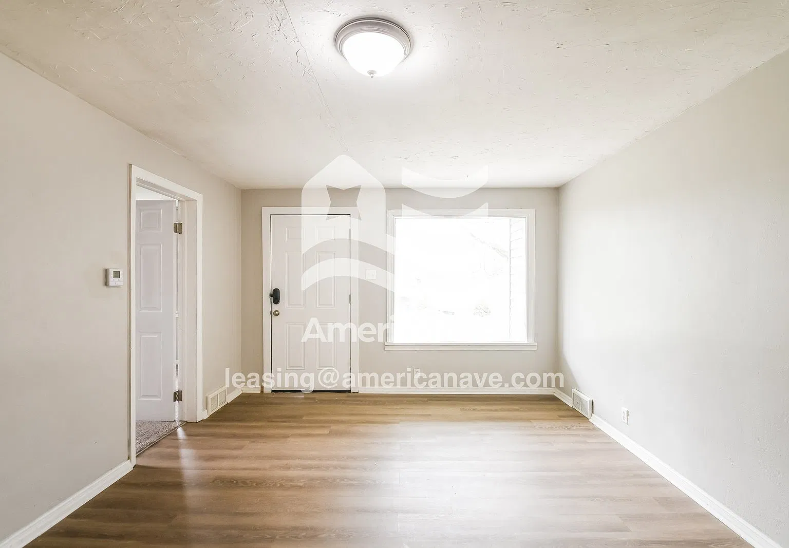 3 bed, 1.0 bath, 1399 sqft, $1,275 — Photo 3