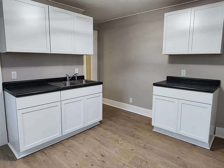 115 Franklin Ave #1/2 — Photo 7