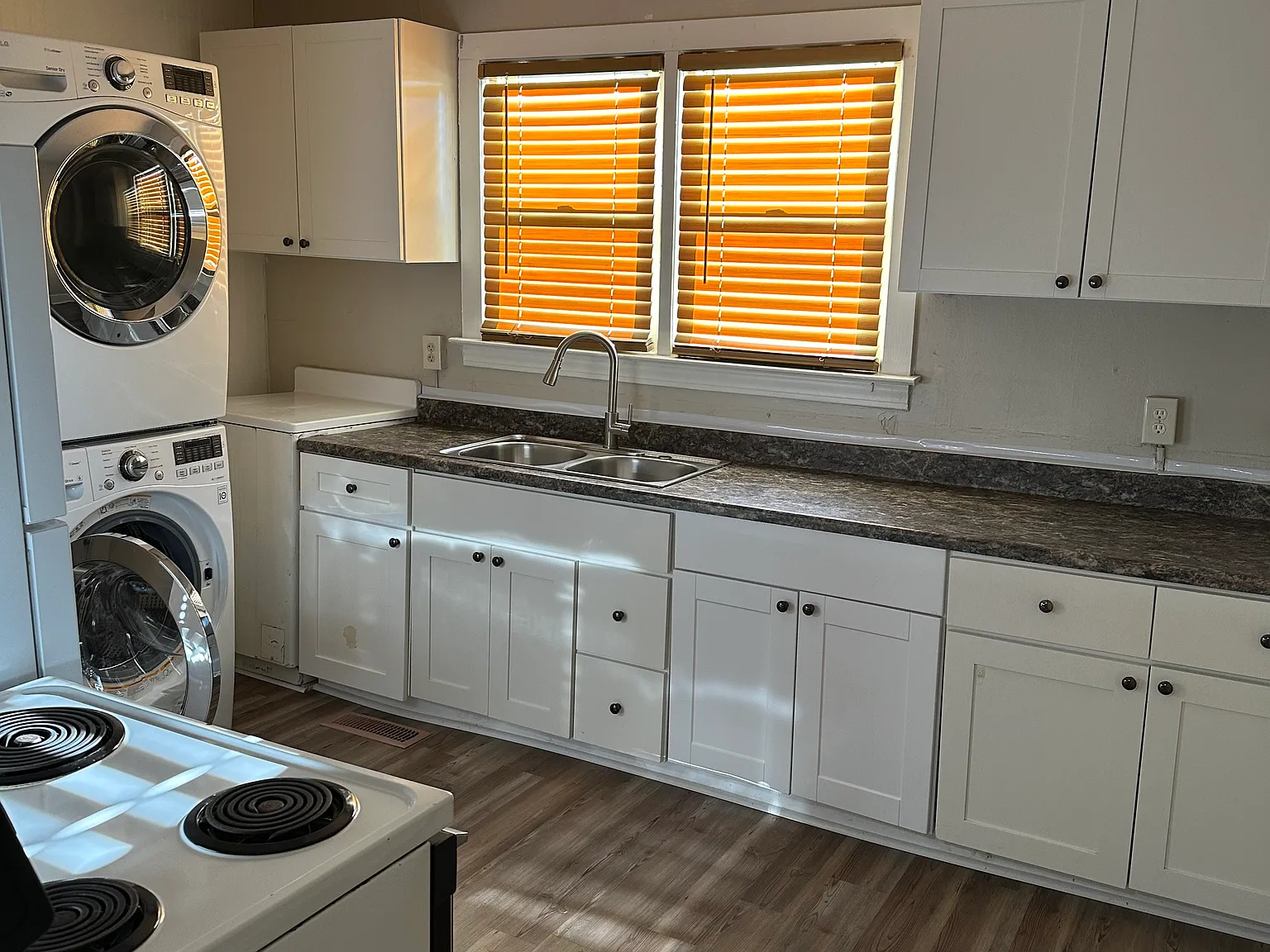2 bed, 841 sqft, $900 — Photo 2