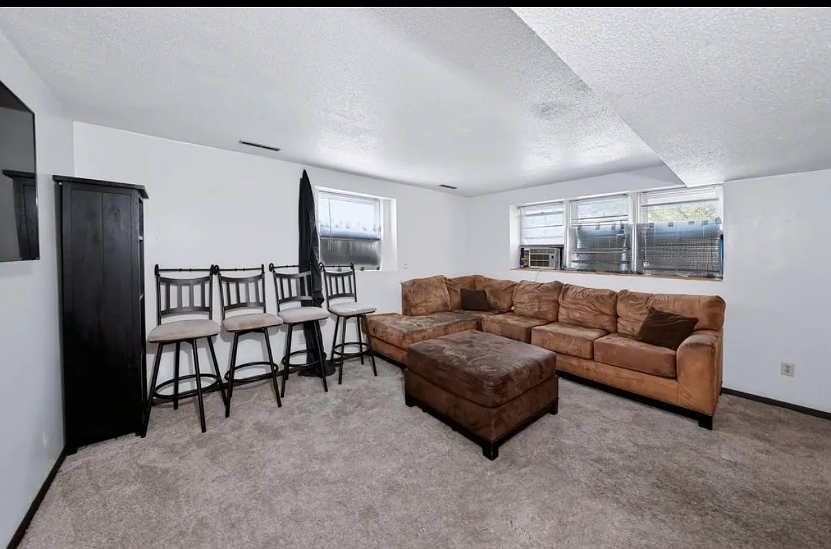 2 bed, 745 sqft, $1,600 — Photo 3