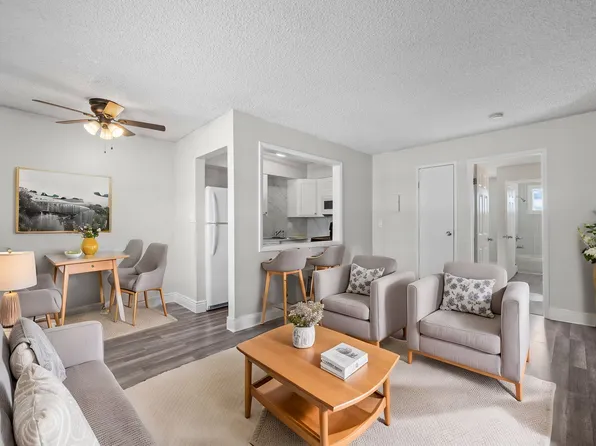 The Atrium - Beautiful Remodeled Apartments