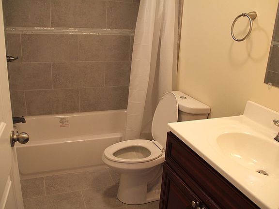 2nd image of 439 N 32nd St