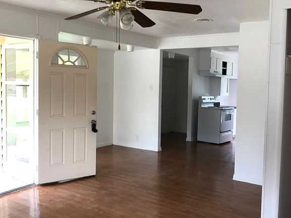 5th image of 1915 Skylark Dr