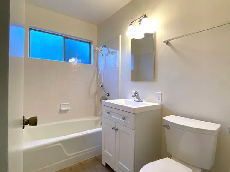 512 The Alameda — Photo 6