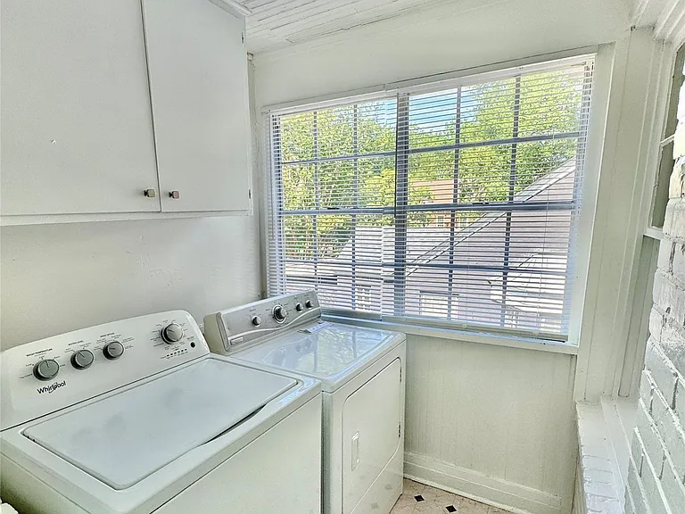 440 E Fairview Ave — Photo 17