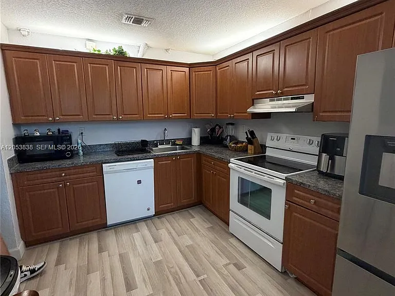 1315 Hampton Blvd #1315 — Photo 9