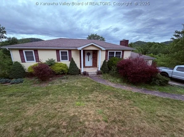 81 Grandview Ests, Clendenin, WV 25045