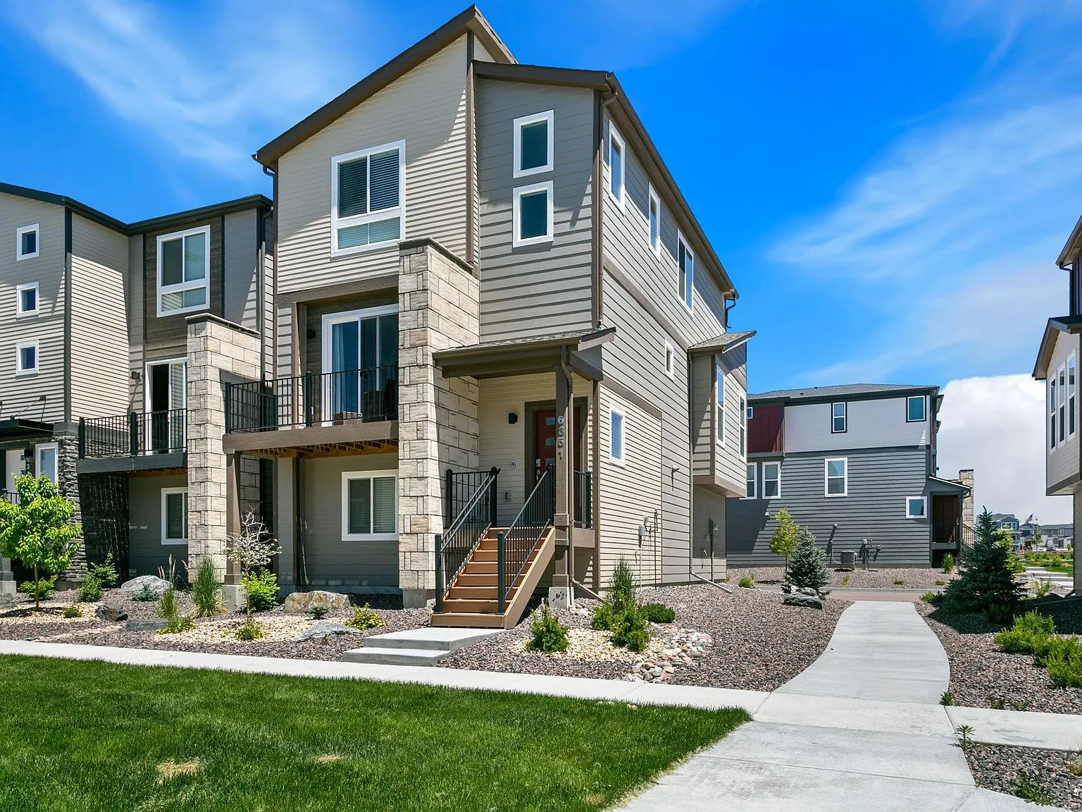 3 bed, 3.5 bath, 2146 sqft, $2,750 — Photo 3