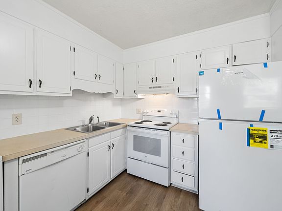 4th image of 110 Hedgecock Ave #3