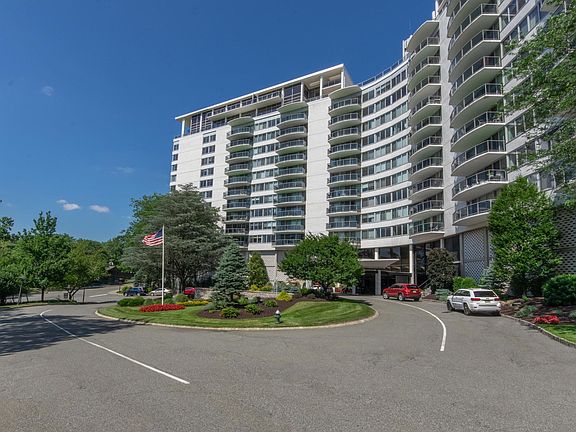 3rd image of 1 Claridge Dr APT 628