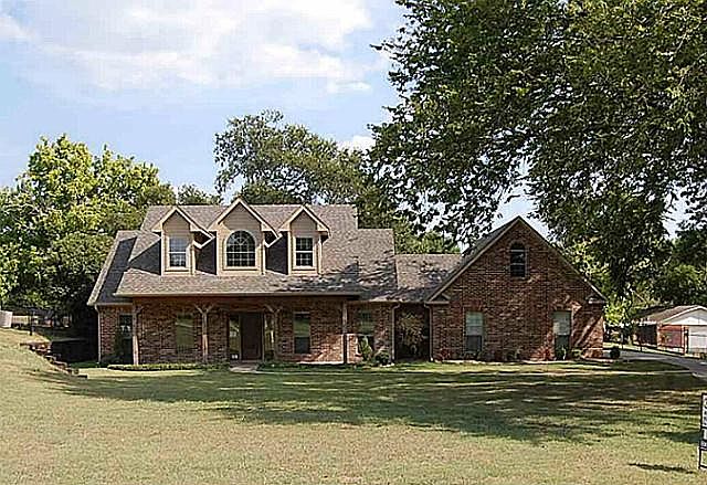1st image of 814 Smith Ln