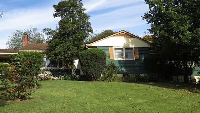 2nd image of 130 Valley Dr