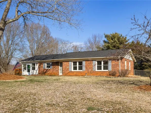 101 Kingstree Rd, King, NC 27021