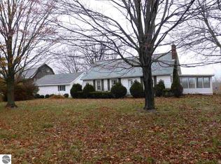 8062 Lincoln Rd, Beulah, MI 49617