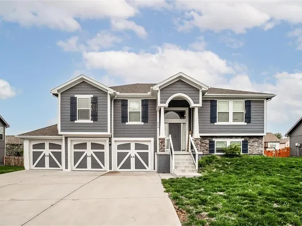900 N Cottonwood St, Kearney, MO 64060