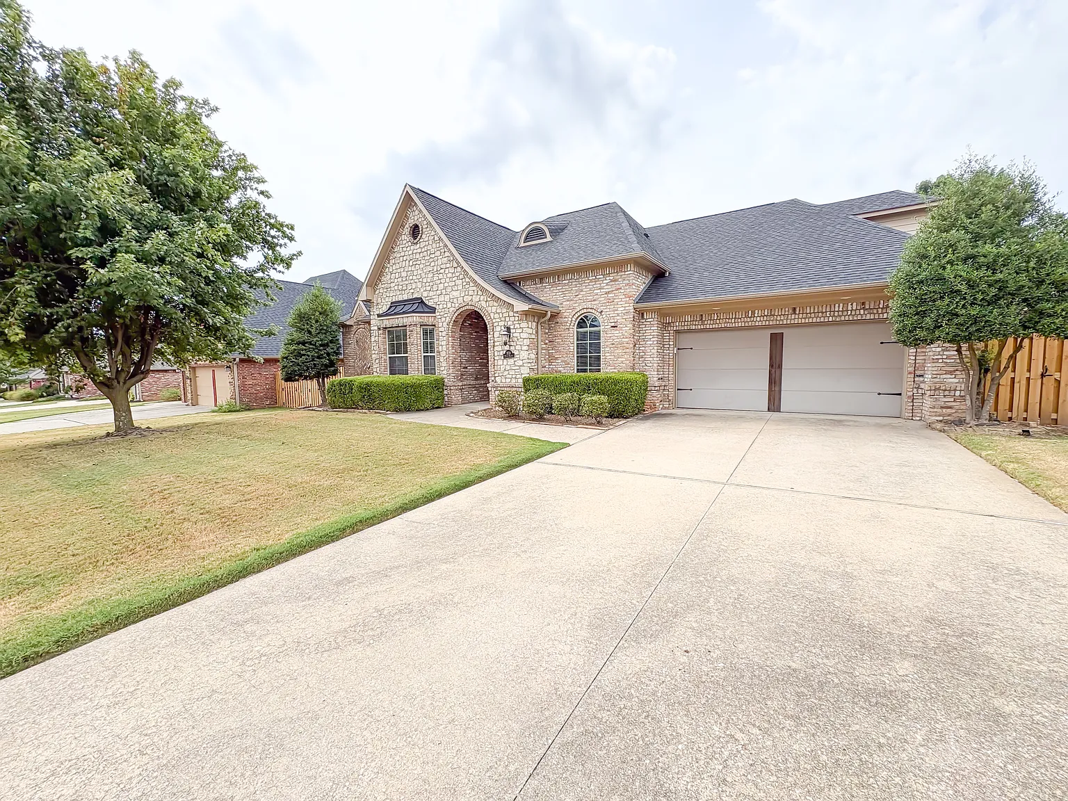 4 bed, 3076 sqft, $2,850 — Photo 1
