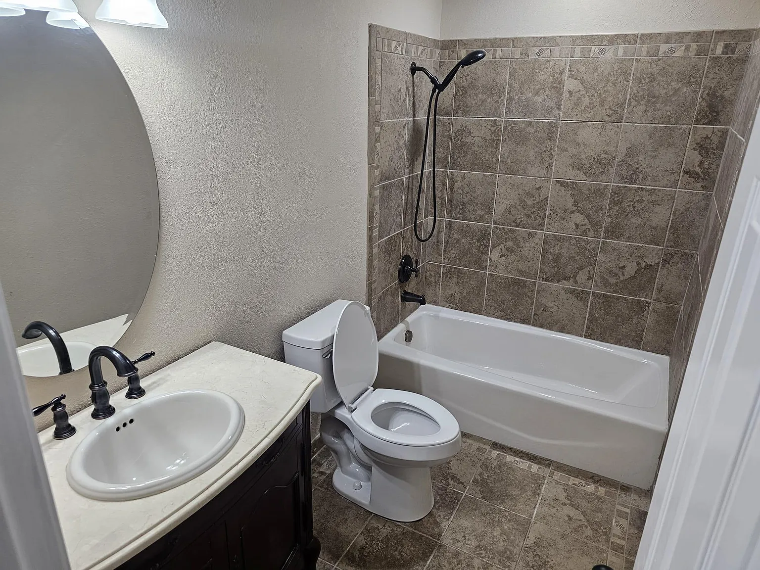 4 bed, 2.0 bath, 1875 sqft, $866 — Photo 4