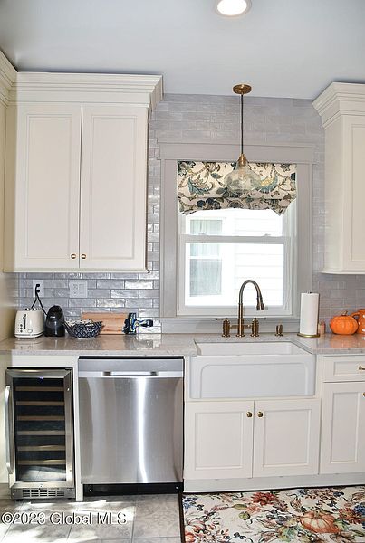 3rd image of 834 Jay Street