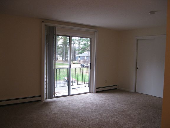 Living Room w/slider