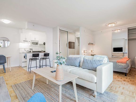 4th image of 1033 Haro St #202