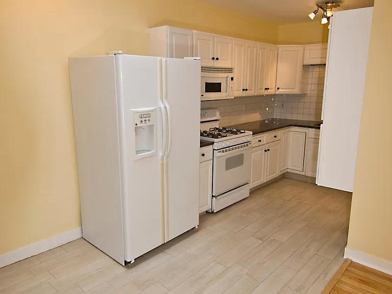 441 Hallett St #2 — Photo 4