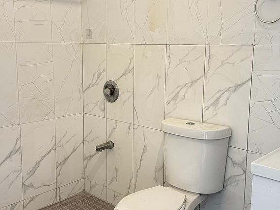 4th image of 14912 23rd Ave Fl 2
