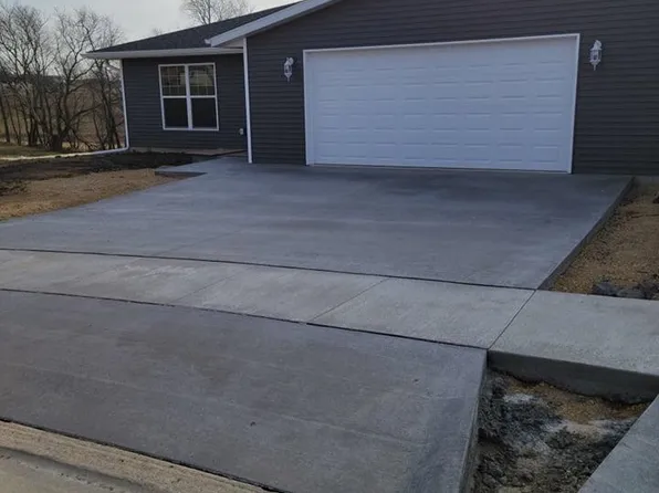 617 Pine St, Dickeyville, WI 53808