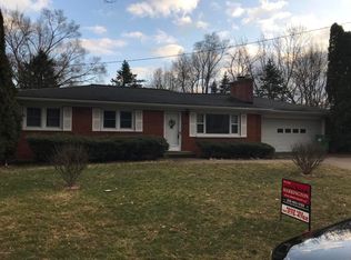 1059 Westlake Woods Dr, Springfield, MI 49037