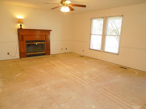 3rd image of 1303 River Rock Blvd
