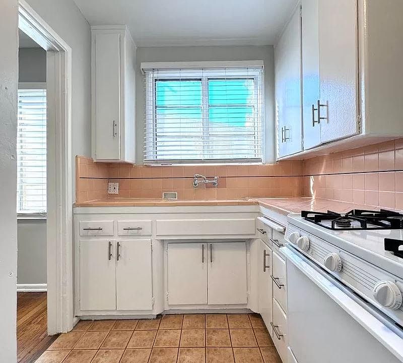 1st image of 6701 Franklin Ave #1909