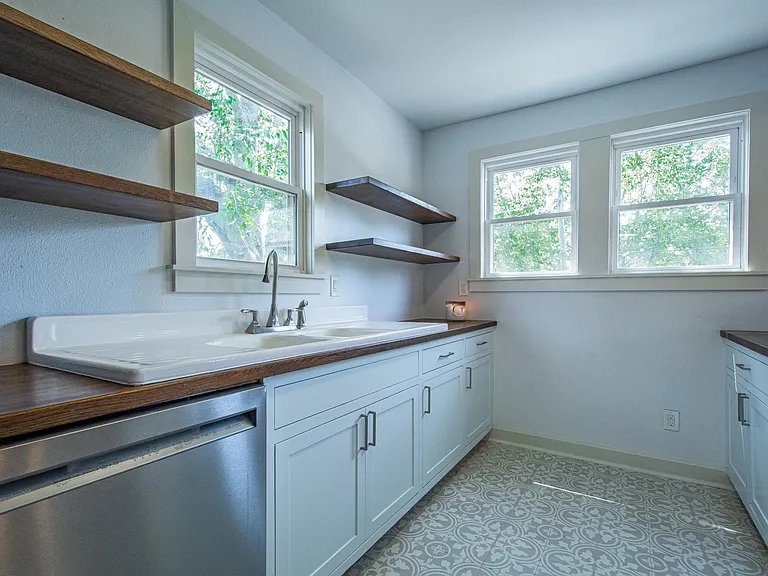 301 N Park St — Photo 3
