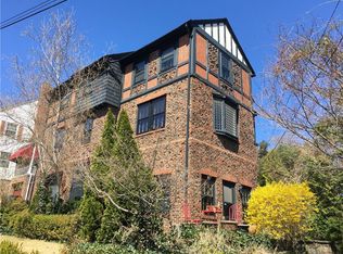 32 Harbour Ter, Cranston, RI 02905