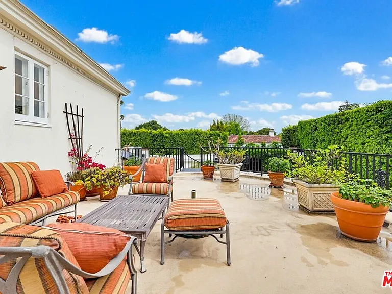 516 S Rimpau Blvd — Photo 60