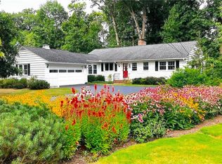 327 Hickory Hill Rd, Chagrin Falls Village, OH 44022