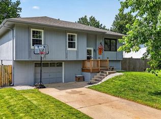 1802 Parkwood Dr, Harrisonville, MO 64701