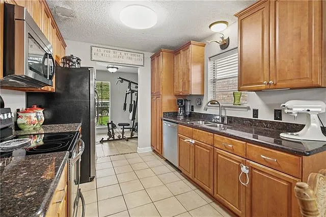 4 bed, 2.0 bath, 1774 sqft, $2,200 — Photo 4