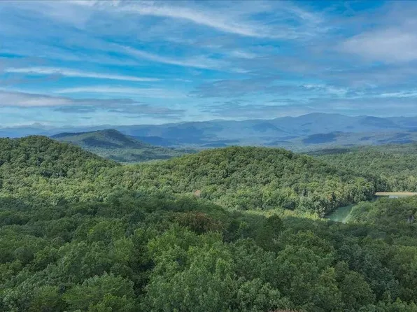 1878 Sweetwater Dr, Clarkesville, GA 30523