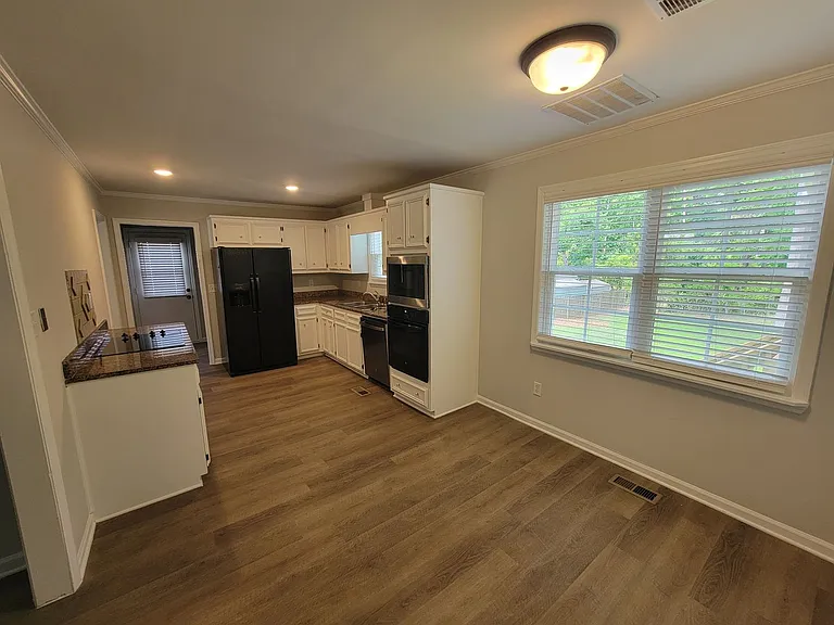 165 Ashley Cir — Photo 7