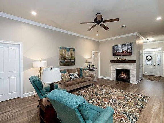 4th image of 2465 Sunflower Ln