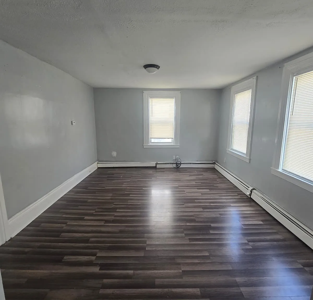 3 bed, $1,600 — Photo 2