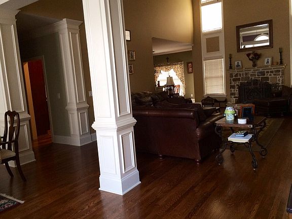 LivingRoom w/stone fireplace