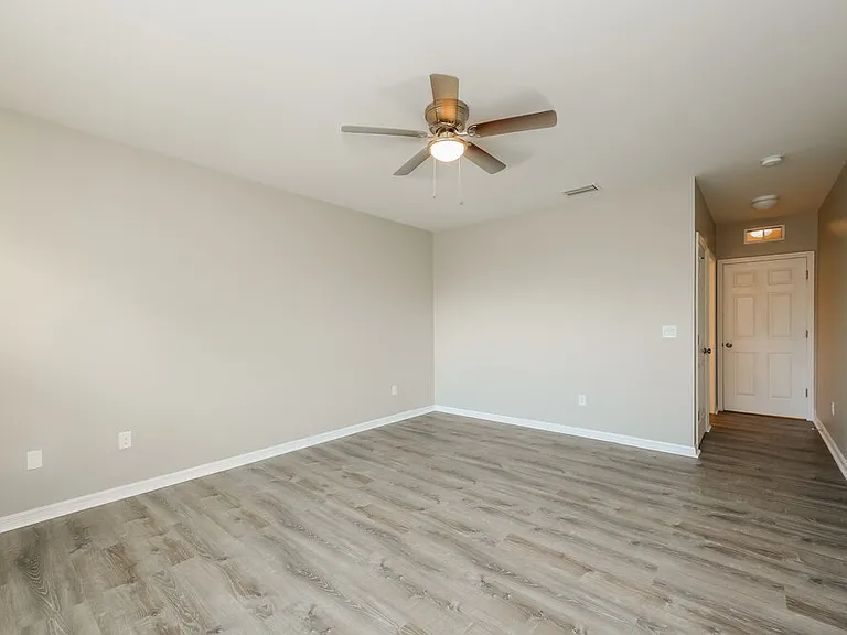 2564 Surfside Blvd — Photo 10