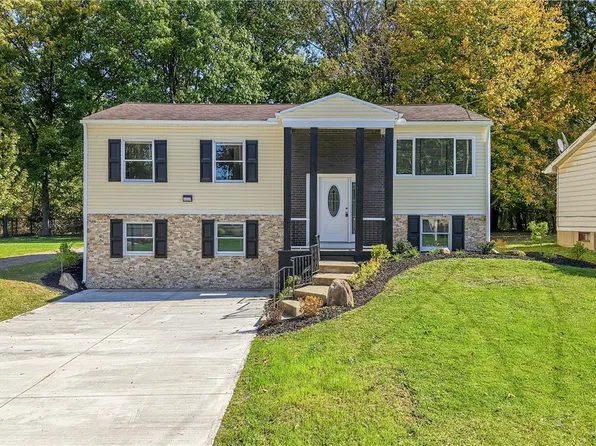 1316 Skyline Dr, Hermitage, PA 16148