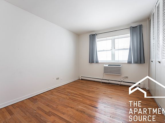 4th image of 521 W Briar Pl APT 301