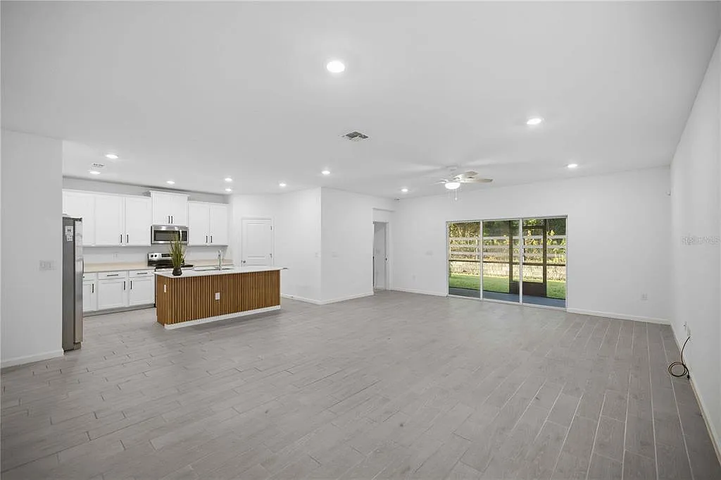 4 bed, 3.0 bath, 2039 sqft, $2,000 — Photo 3